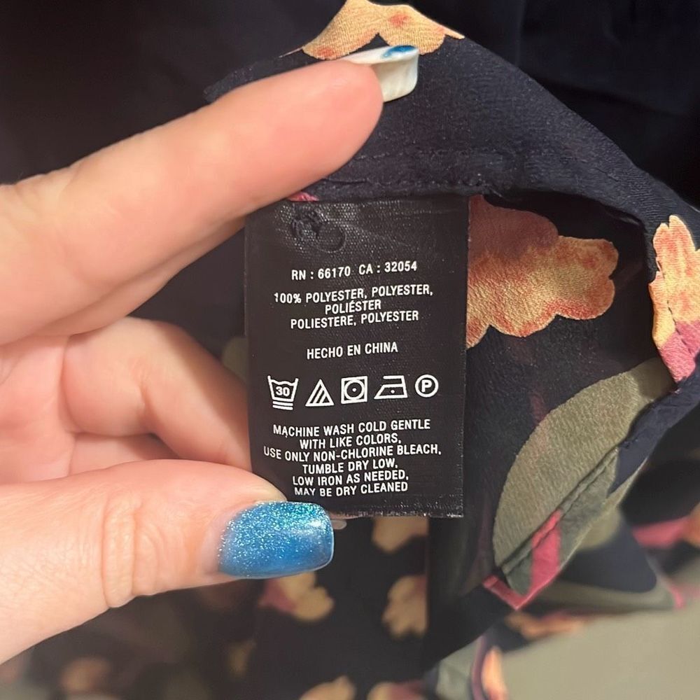 ✨Anthropologie Maeve Ira Navy Blue Pleat Front Floral Hi Low Button Sz 8 Blouse✨ - Picture 9 of 14